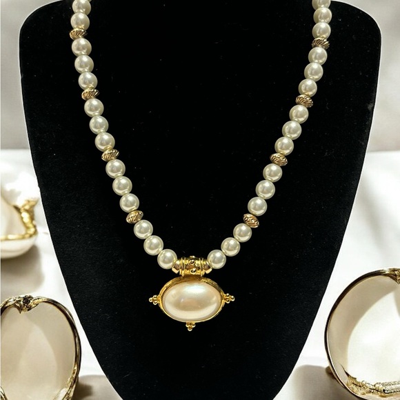 Vintage Sutton Hoo Gold Plated Faux Pearl Necklace 17” - Picture 1 of 10